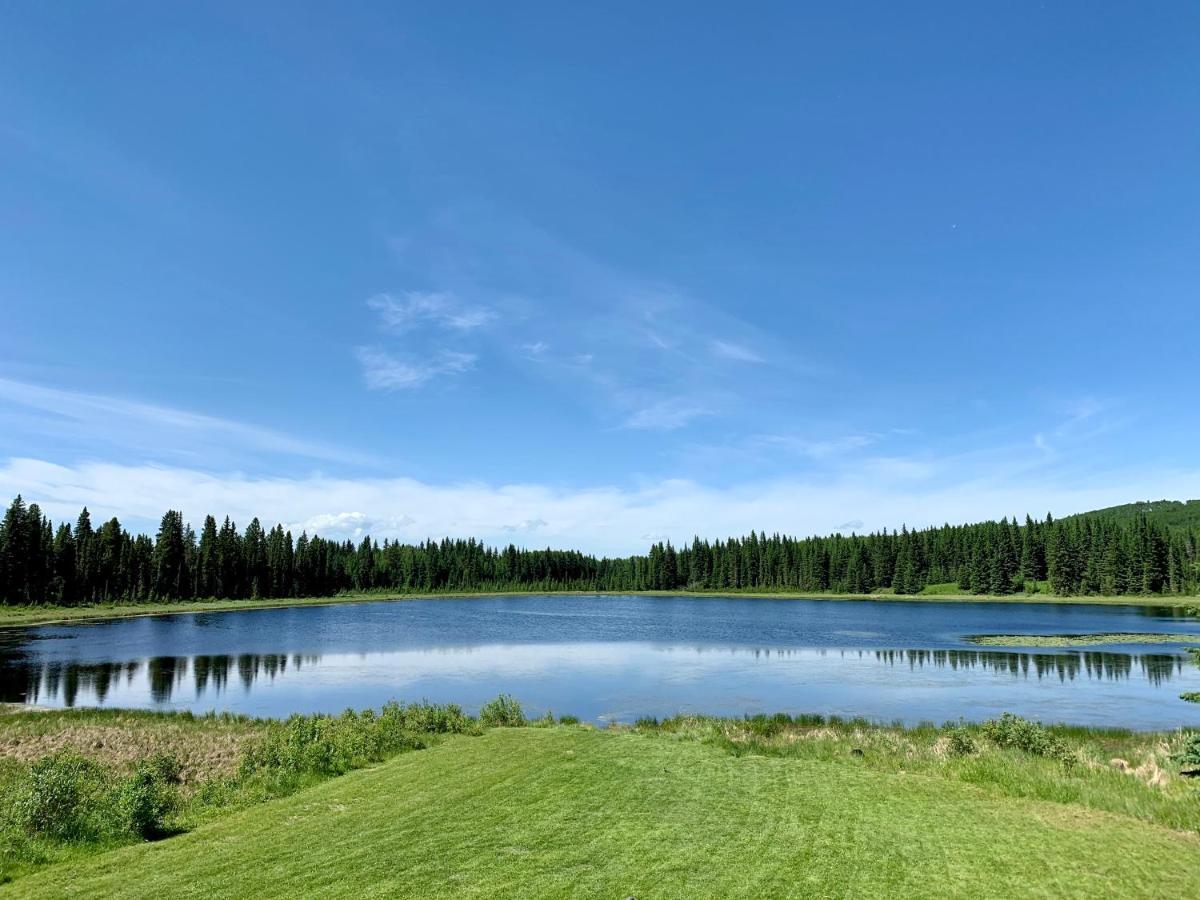 Schott'S Lake Conference & Resort Sundre Exteriör bild